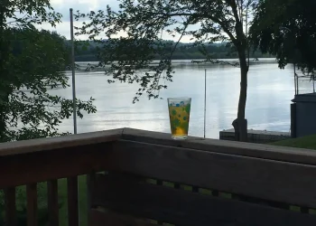 Airbnb right on the Mississippi