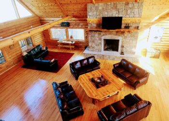 7800 sq ft upscale log cabin on the bluffs of the Mississippi River